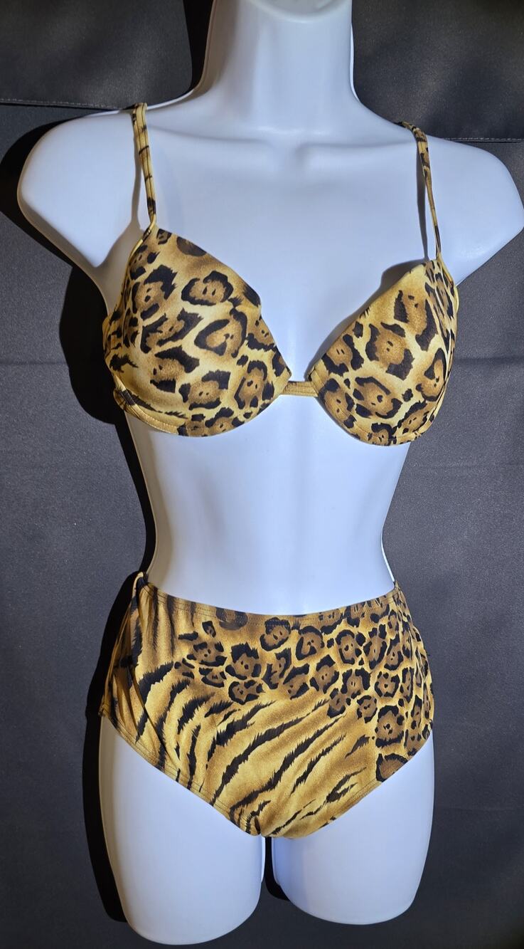 UNKNOWN BRAND / SIZE 6 / NWOT - (BUY 1 GET 1  1/2 OFF)